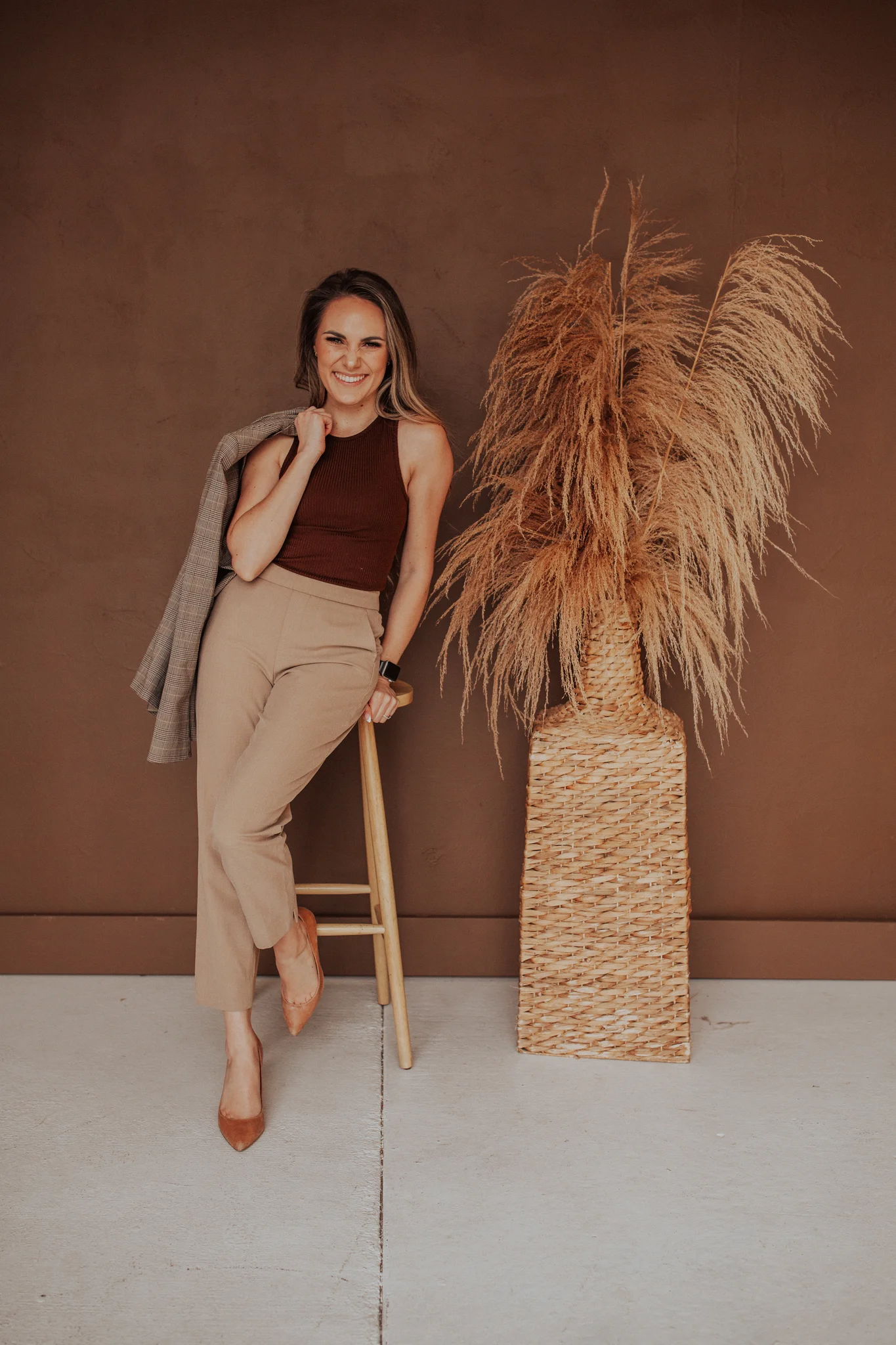 Kendra Lee performing aesthetic treatment at Honey Rae