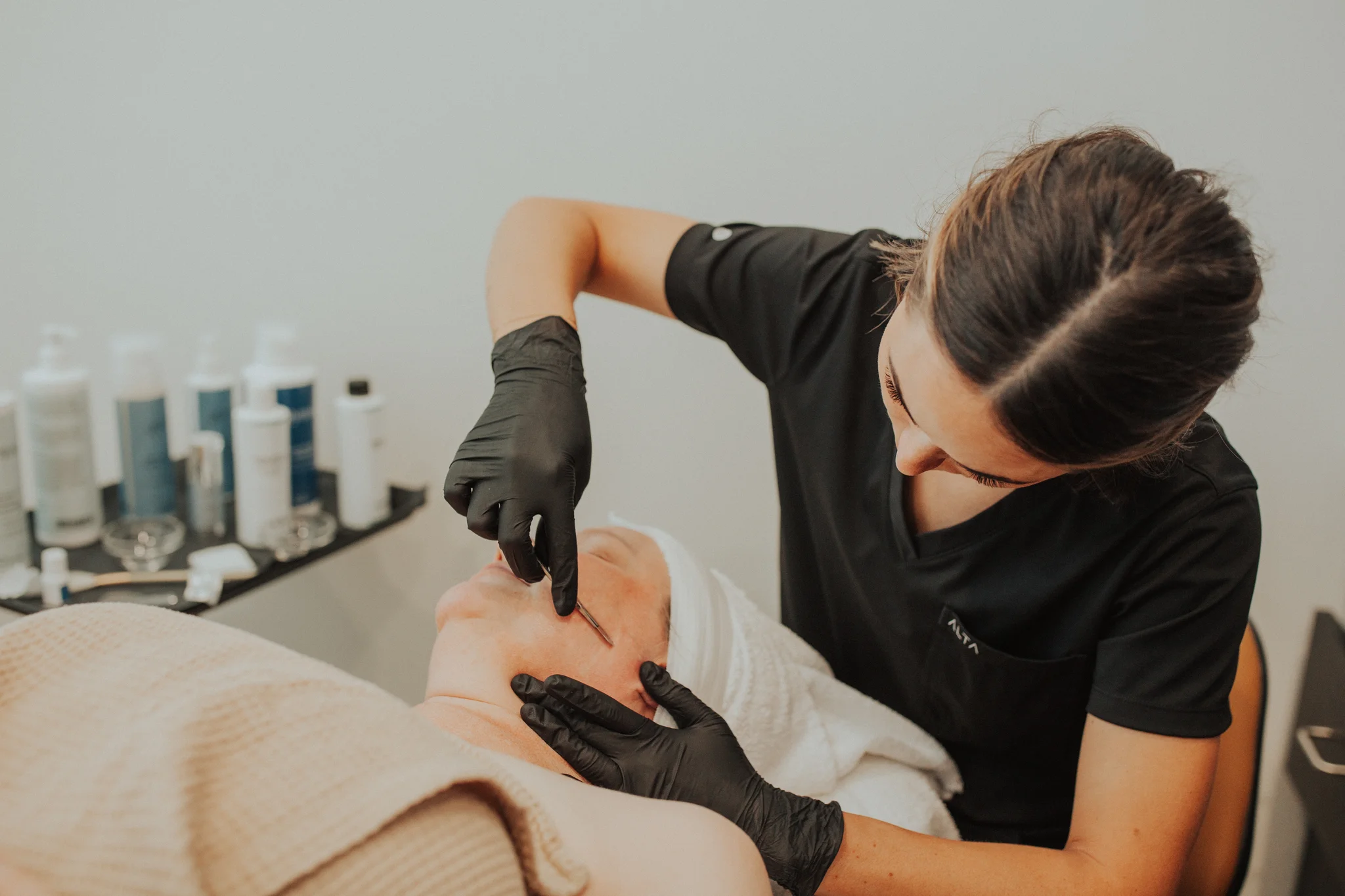 Exploring the Benefits of Laser Treatments in Aesthetics